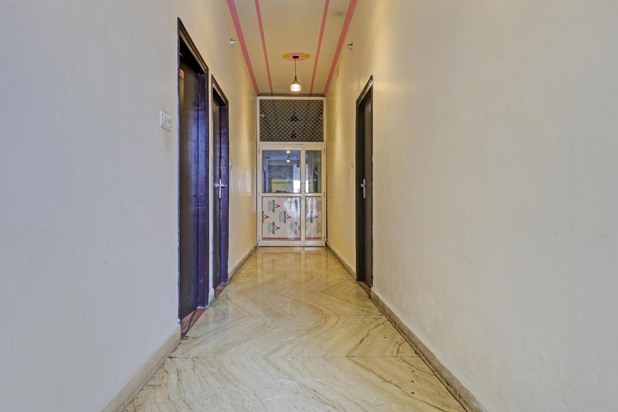 Spot On 81167 Hotel Asdr Rudrapur ภายนอก รูปภาพ