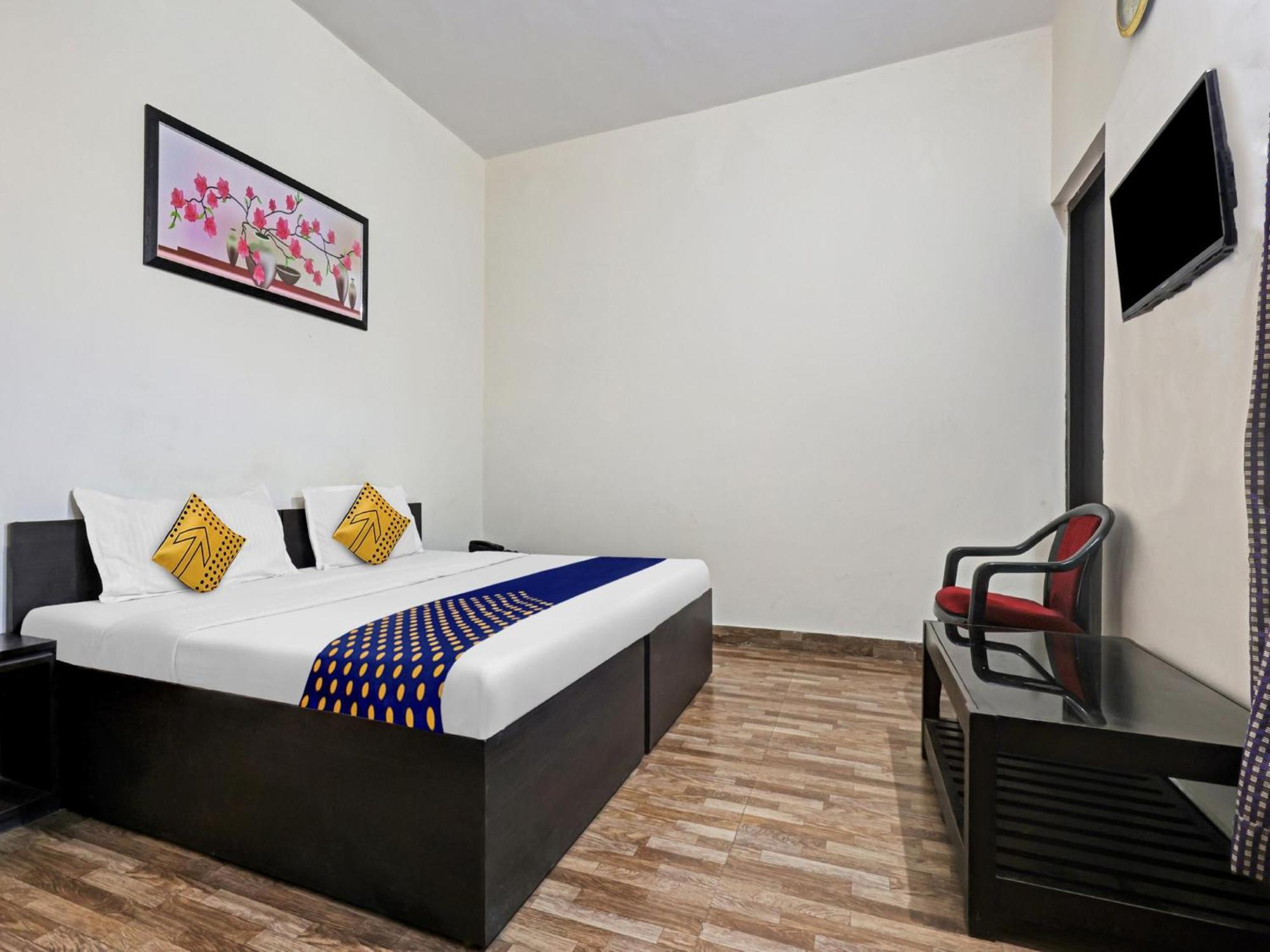 Spot On 81167 Hotel Asdr Rudrapur ภายนอก รูปภาพ